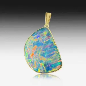 14kt Yellow Gold Opal pendant