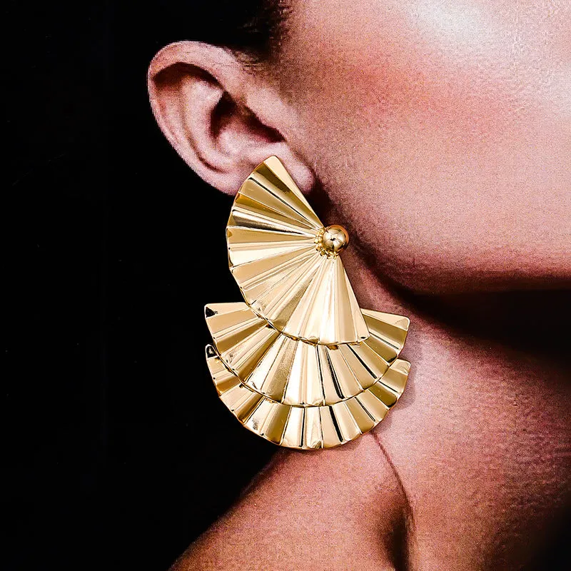 Exquisite Fan-Shaped Earrings with a Bold European-Inspired Design