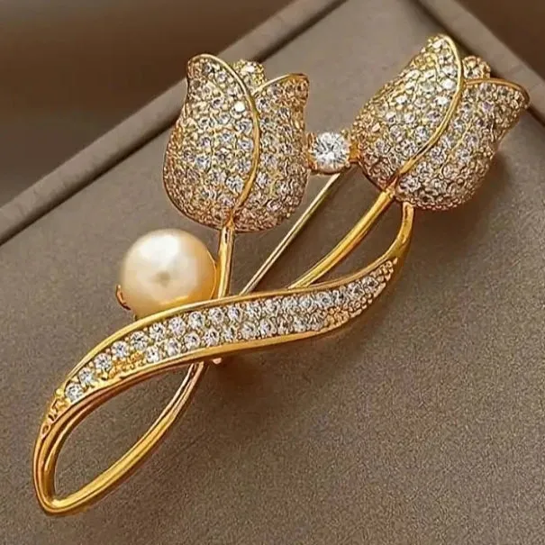 Exquisite Tulip-Shaped Faux Pearl Brooch Adorned with Artificial Diamond