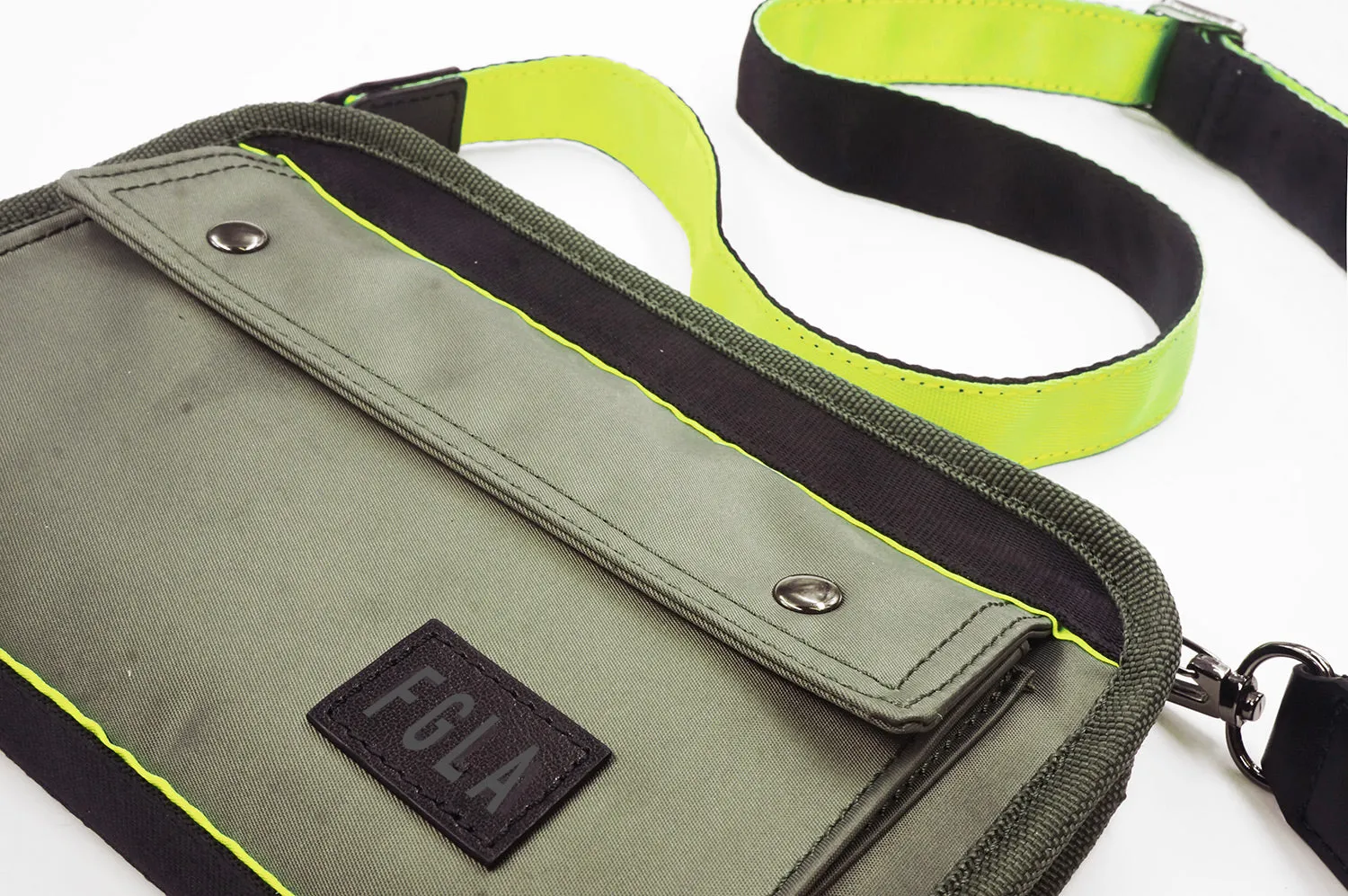 <A 000a001m06> Fungolia Gen2 Passport Holder <B>Regular Size</B> (Green/Neon Yellow)