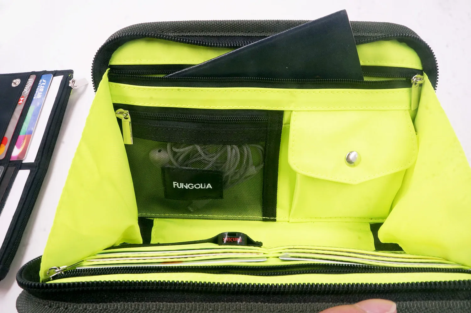 <A 000a001m06> Fungolia Gen2 Passport Holder <B>Regular Size</B> (Green/Neon Yellow)