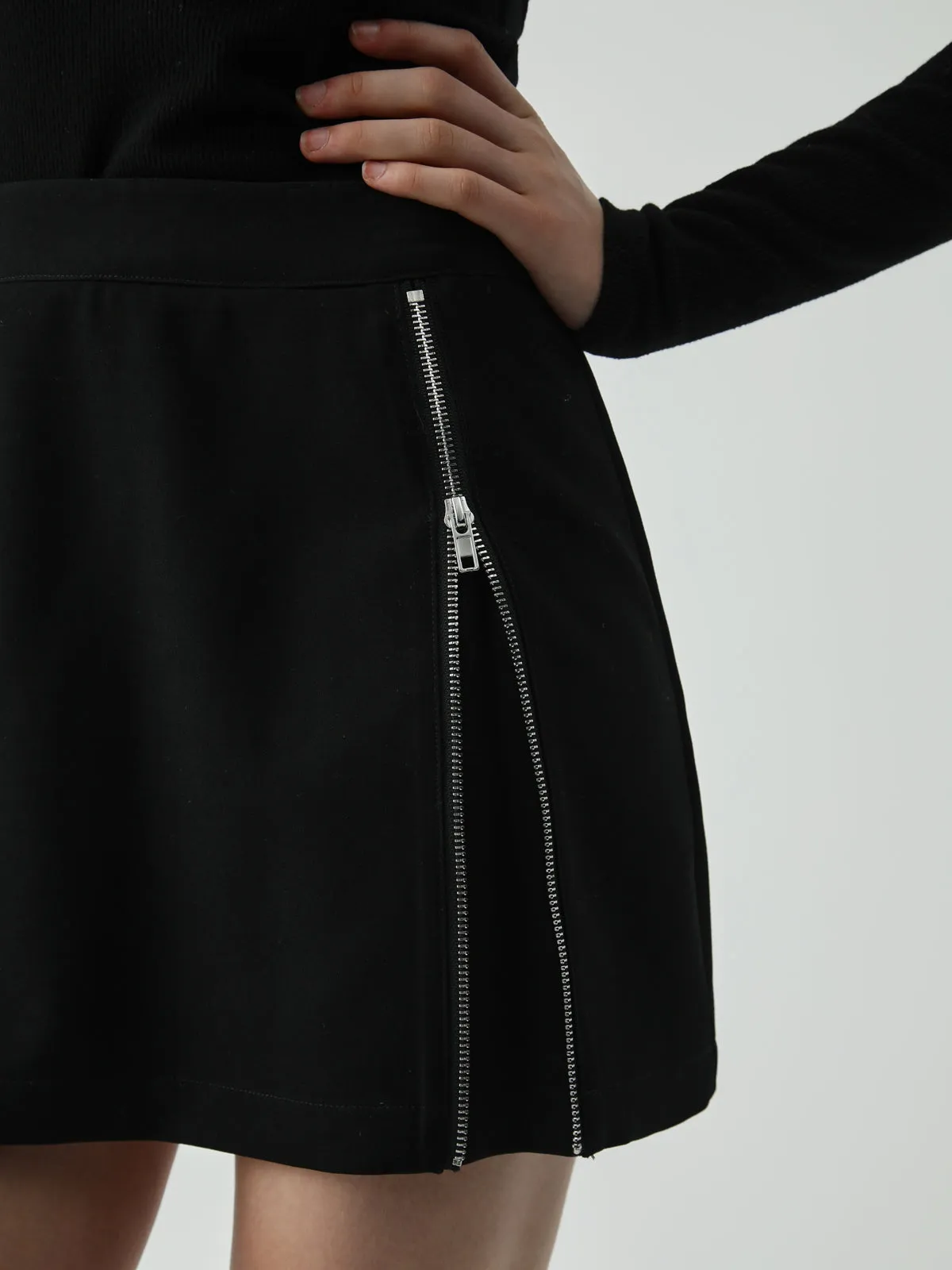 Side Zipper Graceful Detail Mini Skirt