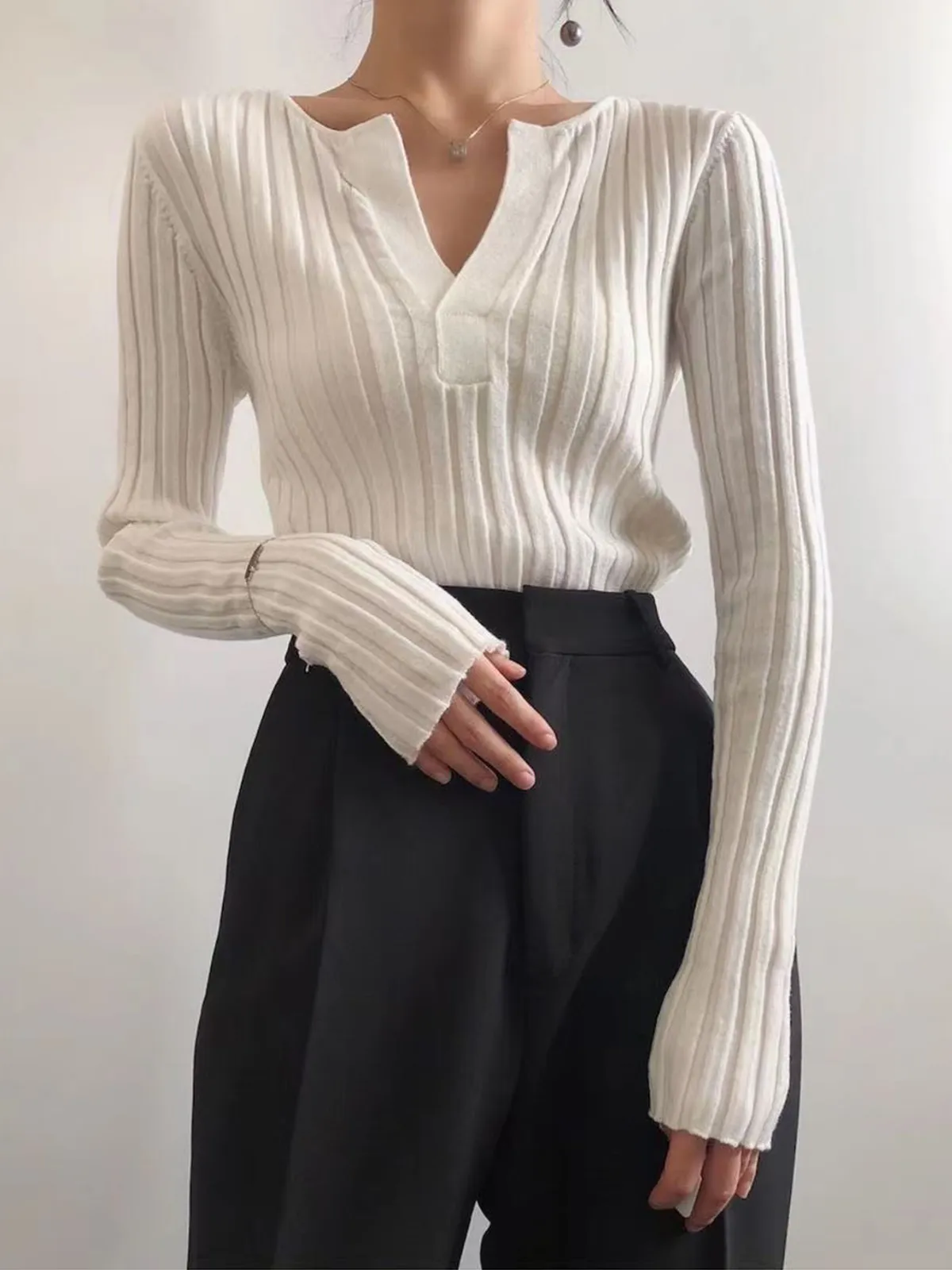 Solid Textured Graceful V-neck Knit Top