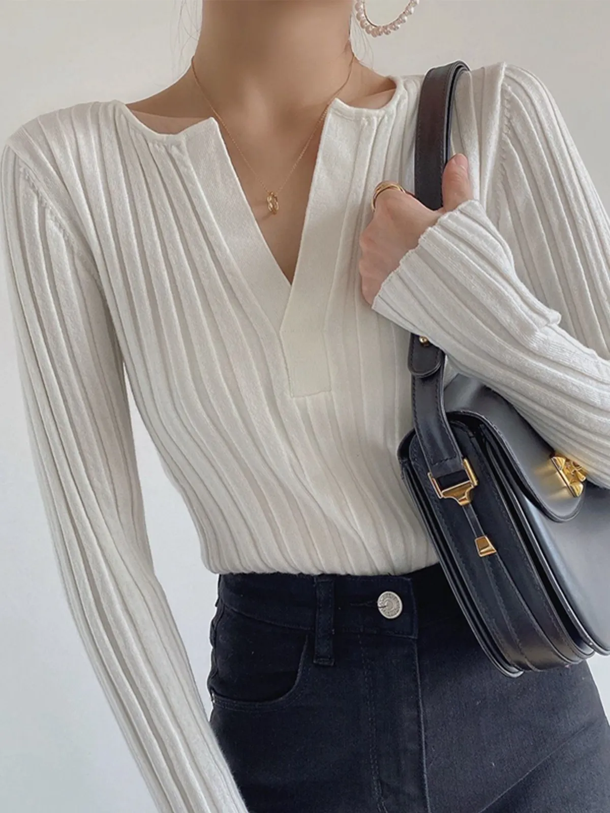 Solid Textured Graceful V-neck Knit Top