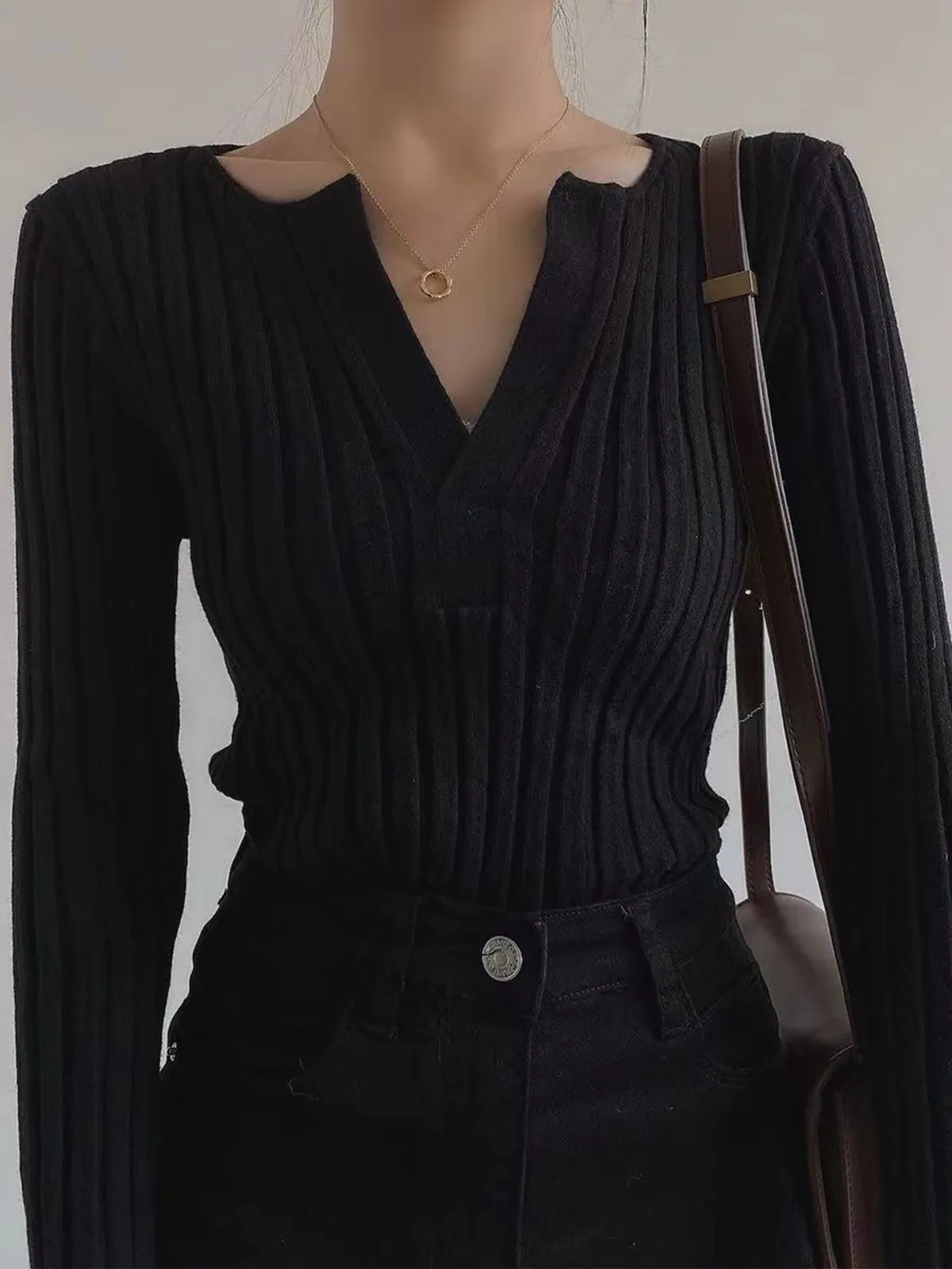 Solid Textured Graceful V-neck Knit Top